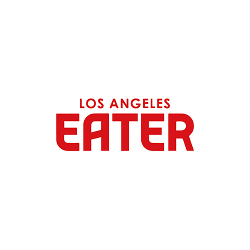 logo-los-angeles-eater Logo de Los Angeles Eater, medio especializado en gastronomía que resalta tendencias, chefs y experiencias culinarias, mostrando el reconocimiento internacional de KOLI en la escena gastronómica.